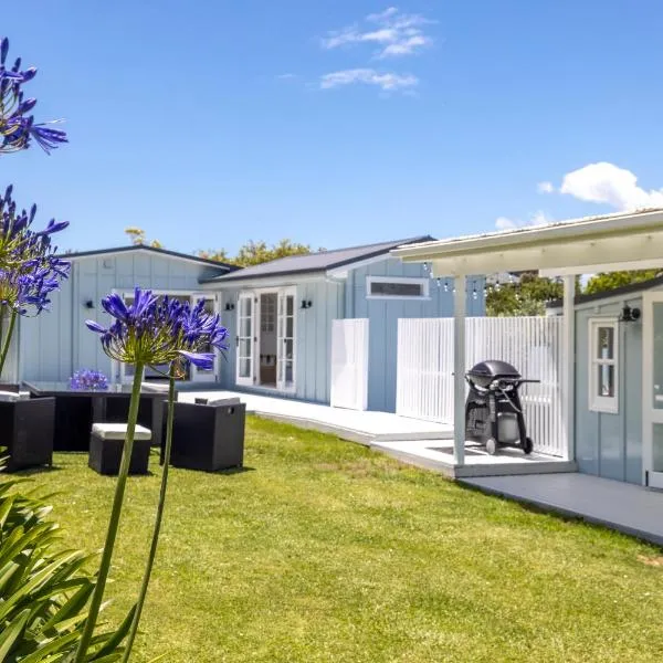 Coco Grove Oneroa - Luxe Escape with Spa Pool, hotel in Blackpool