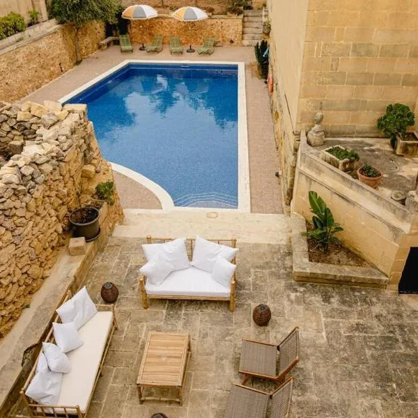 Charming & Stylish Historic Farmhouse with Pool, hotell i Xewkija