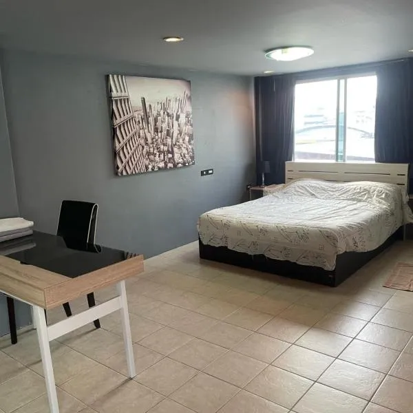 Happy Apple Guesthouse, hotel v destinaci Pattaya Central