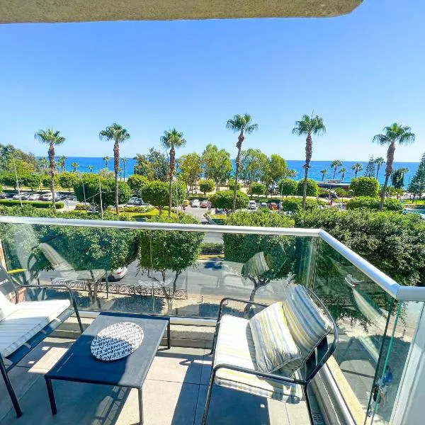 Panoramic Sea View Apt - 2bed, hotel in Limassol