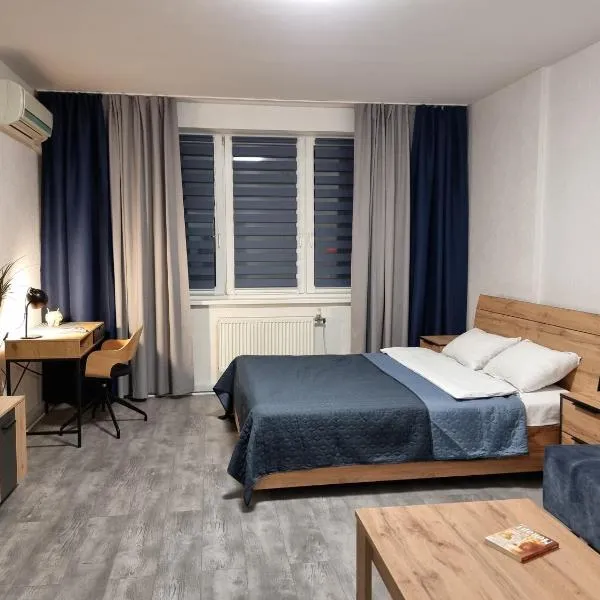 Home Hotel Apartments on Livoberezhna, hotel in Kyiv