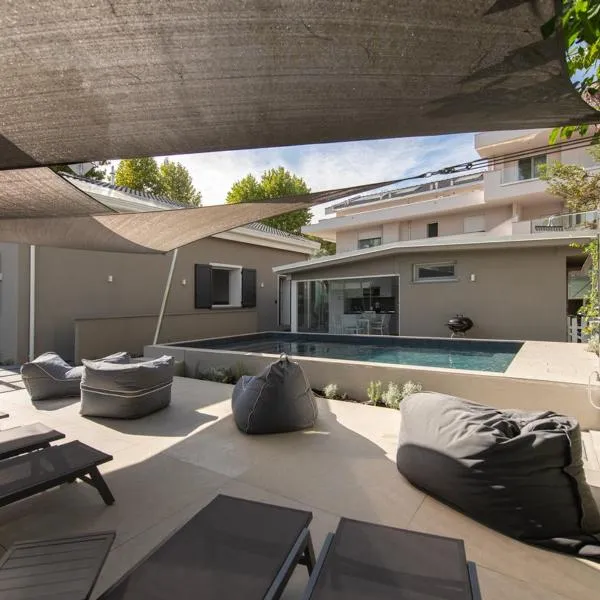 Luxury 4 Apartaments Cervia with Swimming Pool，位于切尔维亚的酒店