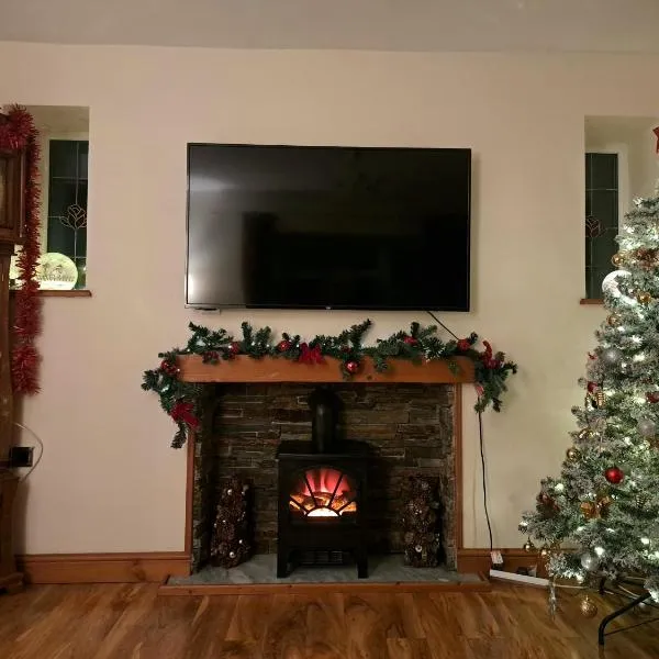 Rose Cottage Trecynon Traditional 2 bed cottage Zip World Beacons Bike, hotel v destinaci Aberdare