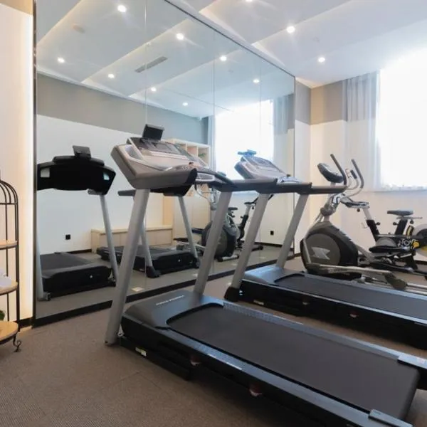 Atour Hotel (Urumqi Renmin Cinema), khách sạn ở Ürümqi