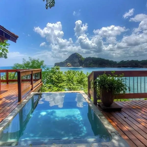 Aqua Oceanfront Hotel Resort, hotel en El Gigante