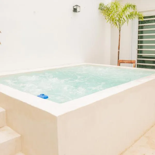 Amplia casa con 3 habitaciones para hospedaje, hotel a Chetumal
