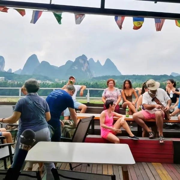Showbiz Hostel, hotel in Yangshuo