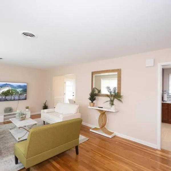 Home in College Park, hotel di College Park