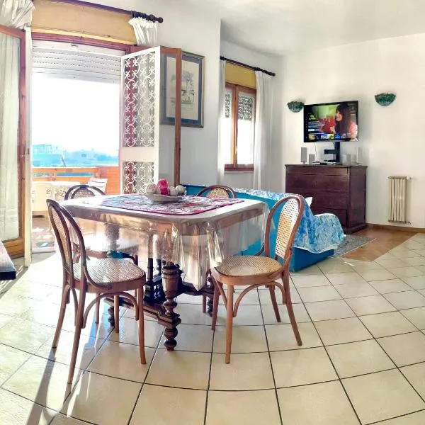 Stella Di Mare - ampio appartamento con DUE bagni - fronte mare, hotel in Lido di Ostia