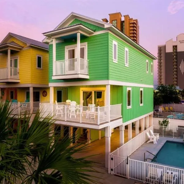 Green Family Bungalow! Beach Access, Pool, & Fishing Dock, hotel in Gulf Shores