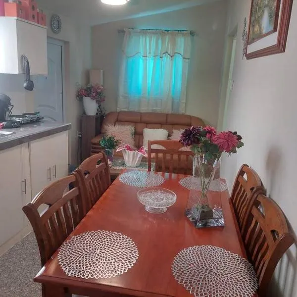 cozy central apartment in the city, hotel in Willemstad