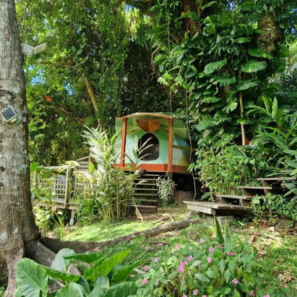 Dôme en bord de rivière, hotel in Saint-Claude