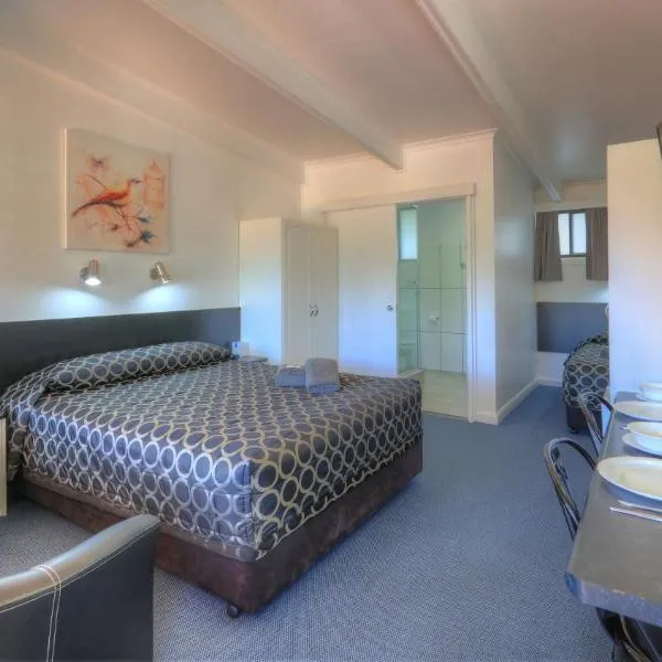 Twin Swans Motel, מלון באינברל