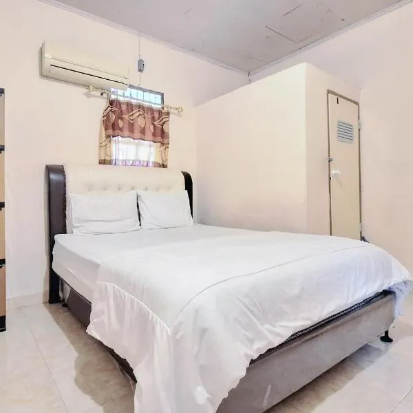 Handira Homestay Syariah Padang RedPartner, hotel in Duku
