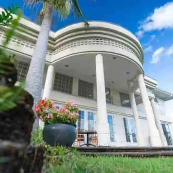Hilo Villa w/pool- 16 guests max, готель у місті Гіло
