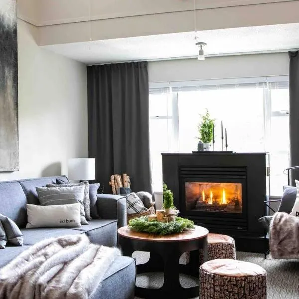 The Eden Whistler - Luxury 2 BDRM Ski in / Ski out, hotel in Whistler