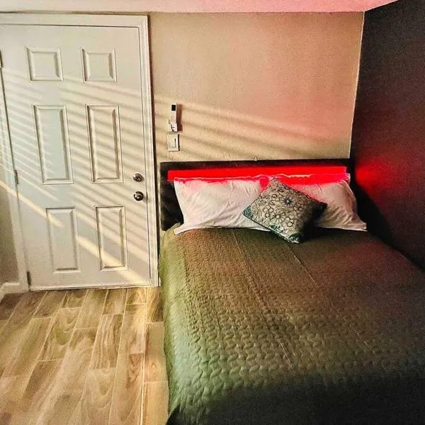 New Midtown Studio with Full Kitchen (Unit C), hotel em Phoenix