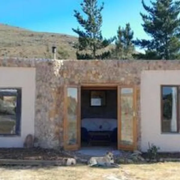 Peaceful Farm cottage, organic, lovely views., hotel i Joubertina