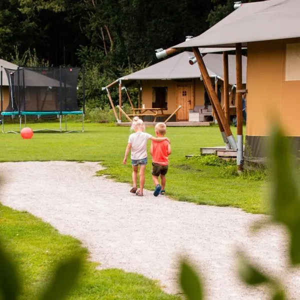 Glamping de Bosweide, hotel v destinaci Alphen