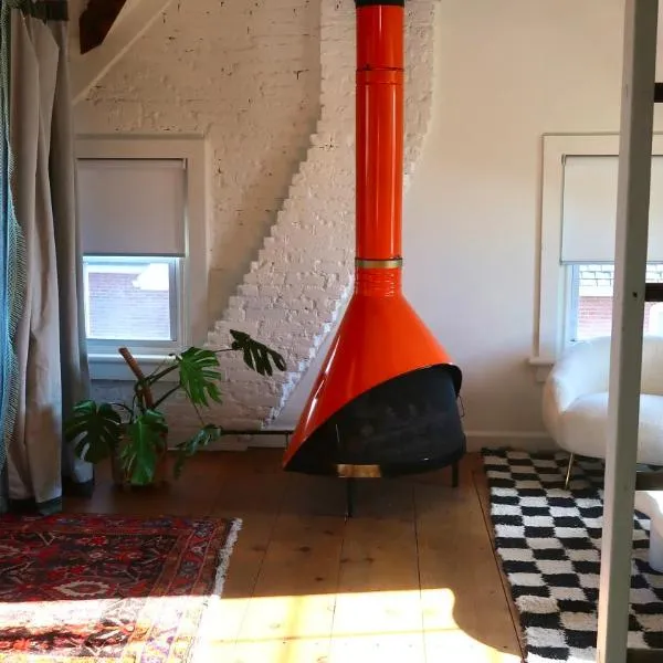 Creative Private Attic 1br Suite, hotel em Honey Brook