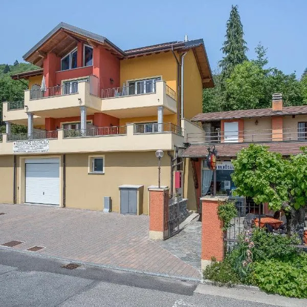 Residence Usignolo, hotel v destinaci Trarego