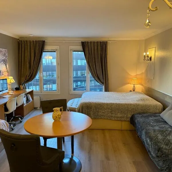 Olympe De Gouges Square Image Motel One Paris - Porte de Versailles - Issy-les-Moulineaux, France ...