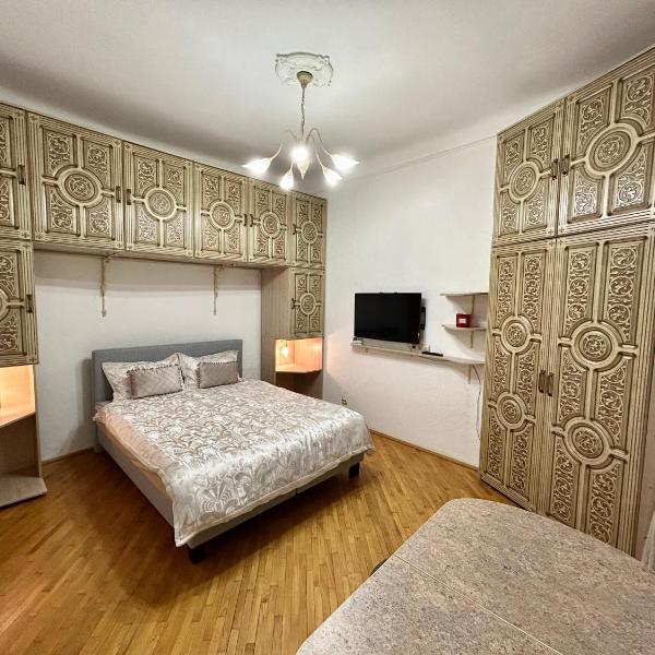 APARTMENTS on SHOLOM ALEICHEM та ще варіант поруч