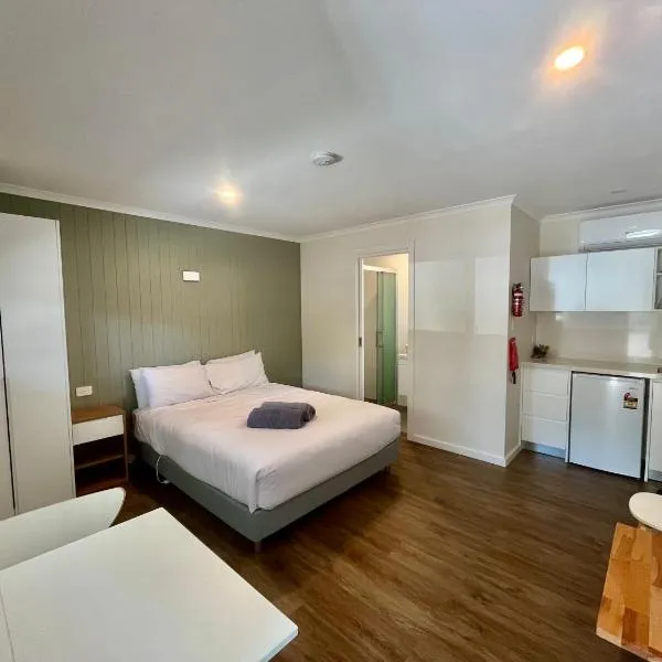 Young Caravan and Tourist Park, hotel em Young