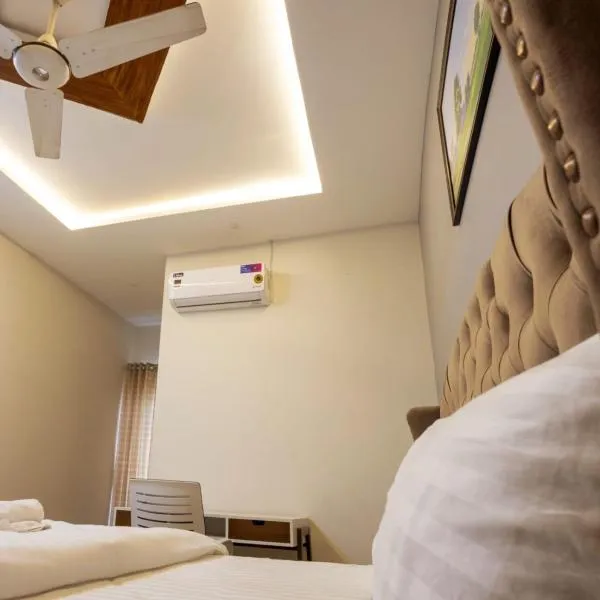 Holidazzle Lodge Islamabad, hotel in Islamabad