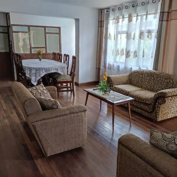 Goldenball, hôtel à Cochabamba