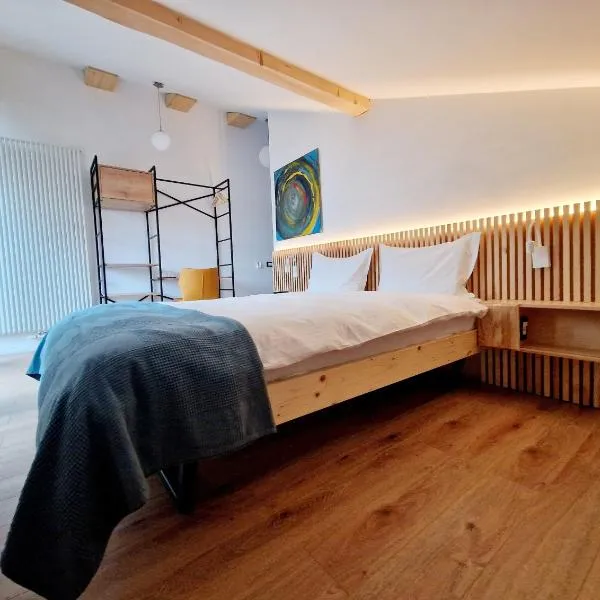 RaHouse - Self Check-in & Free Parking, hotel in Braşov