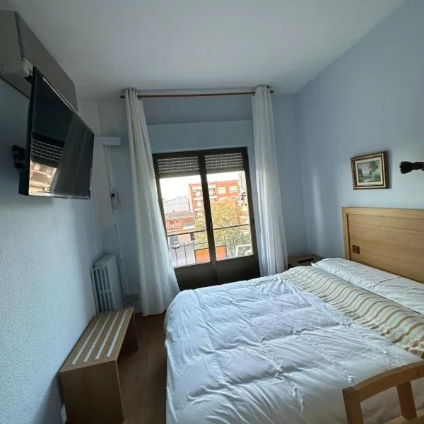 Hostal agripino y Restaurante asiático, Hotel in Mora