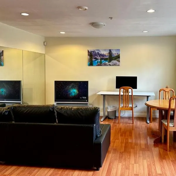 SixPine Suite - 2 bedroom suite, hotel in Vancouver