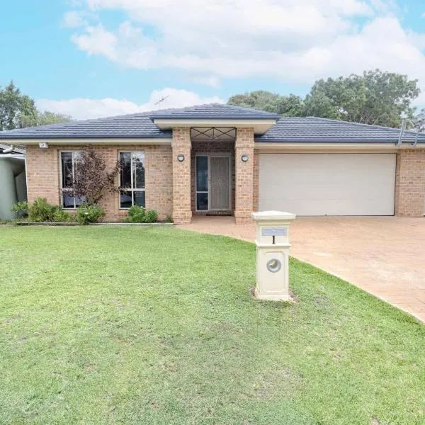 Central Coast Guest House, hotel in Budgewoi