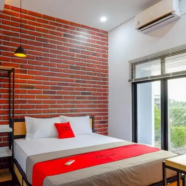 RedDoorz near Universitas Muhammadiyah Purwokerto 2, hotel in Kembaran