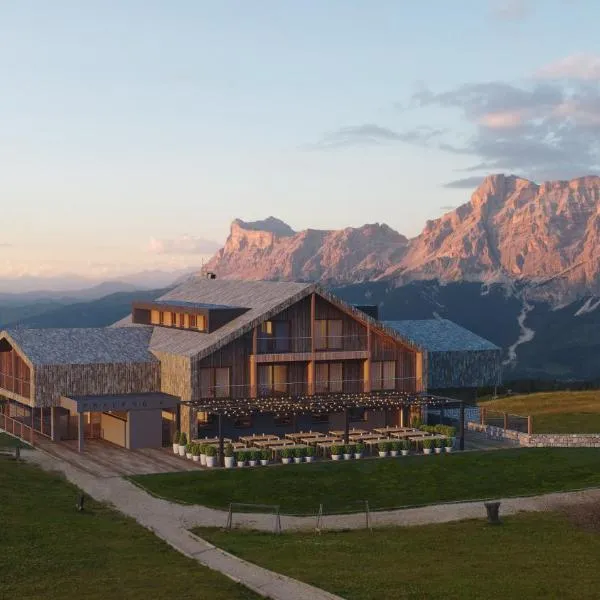 Rifugio Alpino Pralongià, hotel v destinaci Corvara in Badia