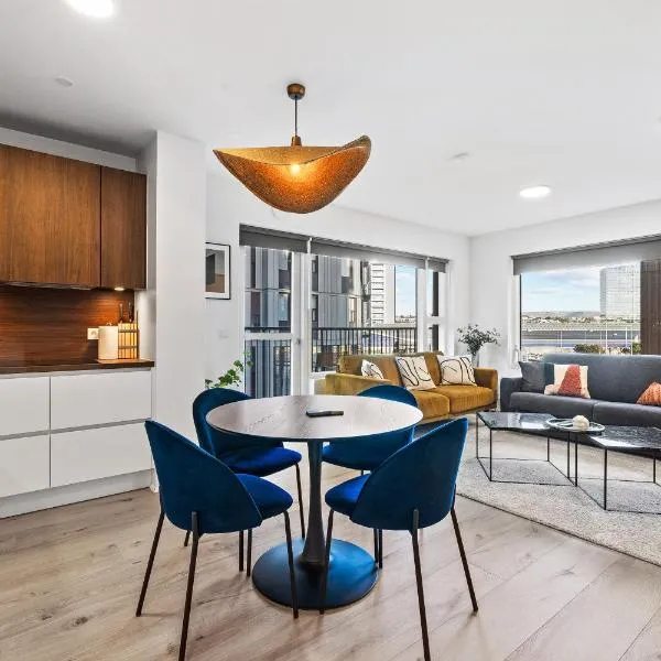 New Apt Near Smáralind Mall With Private Parking，位于雷克雅未克的酒店