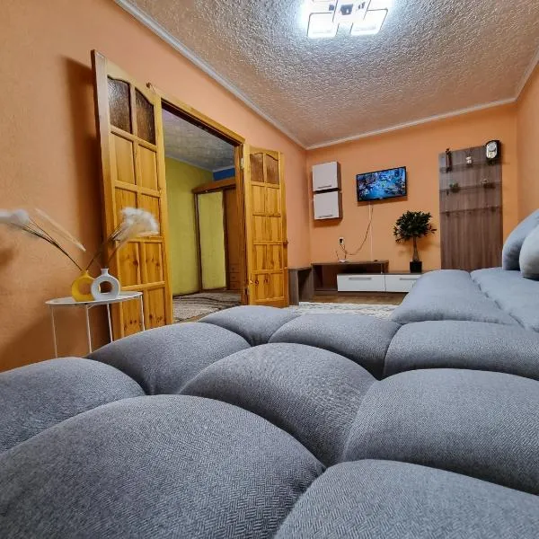 Apartment напротив Дворца Спорта на Назарбаева 1, hôtel à Öskemen