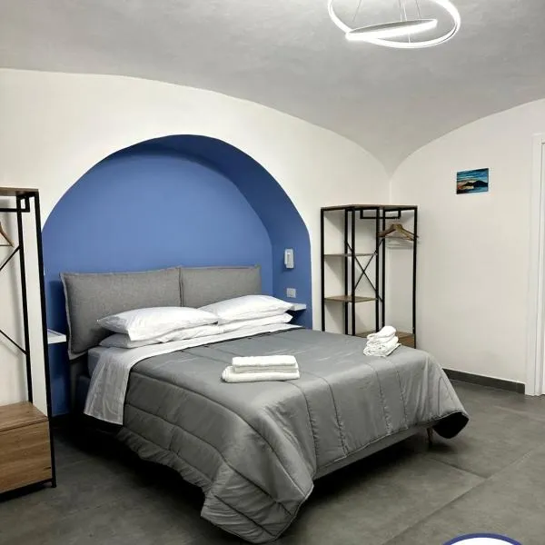 Savoia 215 - Azzurra Guest House - Napoli, hotel a Napoli