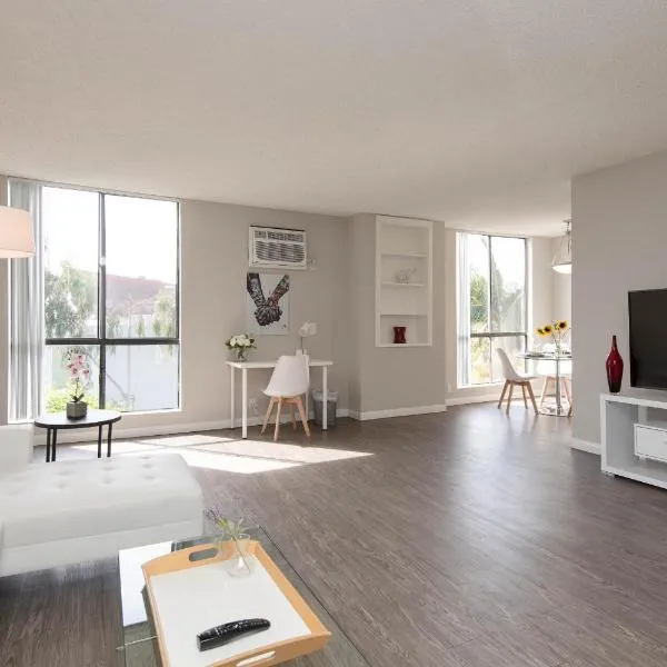 Skyline Palms 1-Bedroom with Roof-Top Pool, hotel v Los Angeles