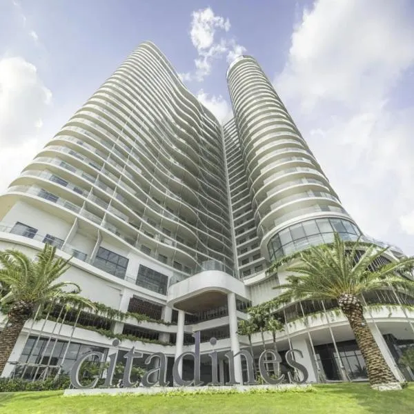 Sea View Sandy homestay Citadines Marina Ha Long, hotel in Ha Long