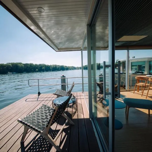 JULIA - Schwimmendes Apartment, hotel i Berlin