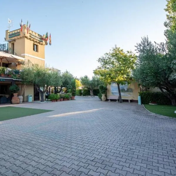 Heliopolis Camping & Village, hotel v destinaci Pineto