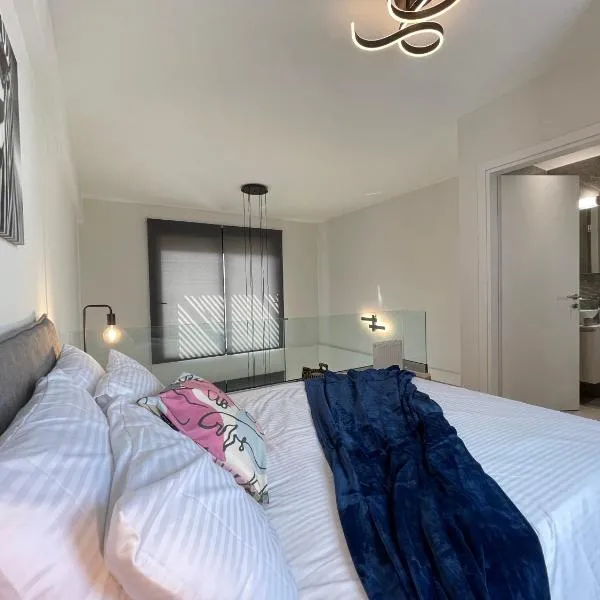 Athenean Modern Escape near Marina Flisvos, khách sạn ở Athens