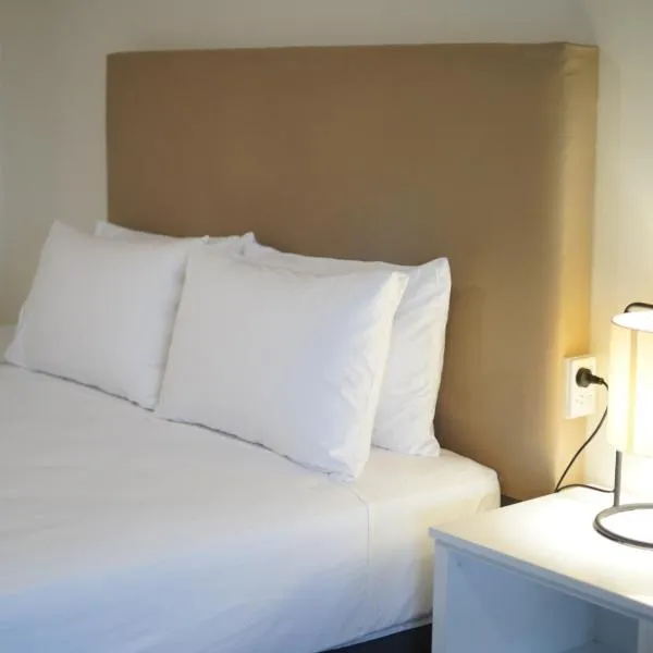 Porky's Motel Rockhampton, hotel in Rockhampton
