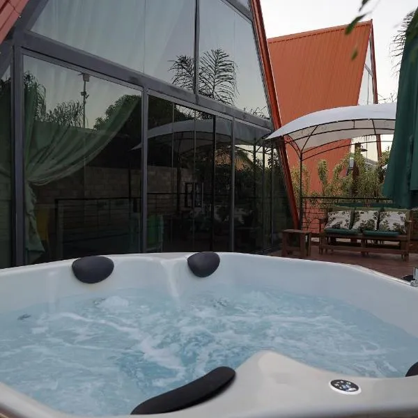 Chalés Alto Padrão com Jacuzzi no Centro de Bonito、ボニートのホテル