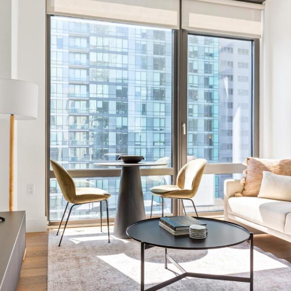LIC 2BR w Gym DM Elevator Private Balcony NYC-769, Нью-Йорк