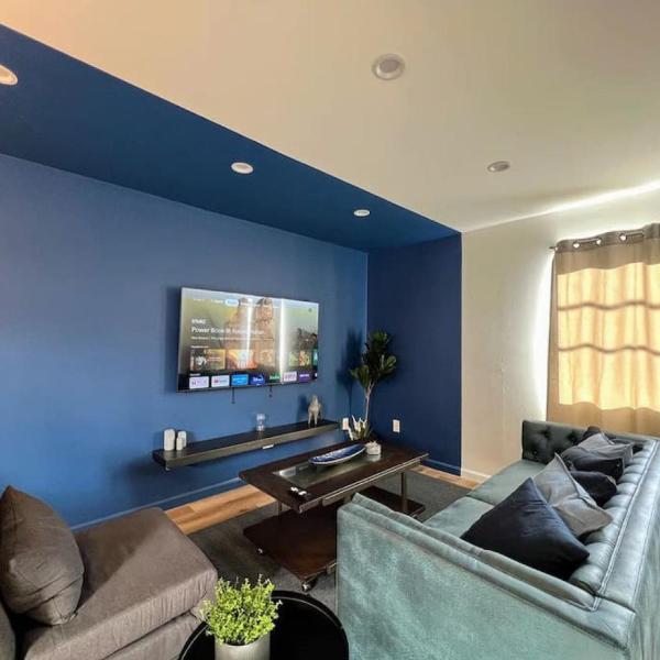 Trendy 2BR Near Hollywood Hotspots - BR9, Los Angeles