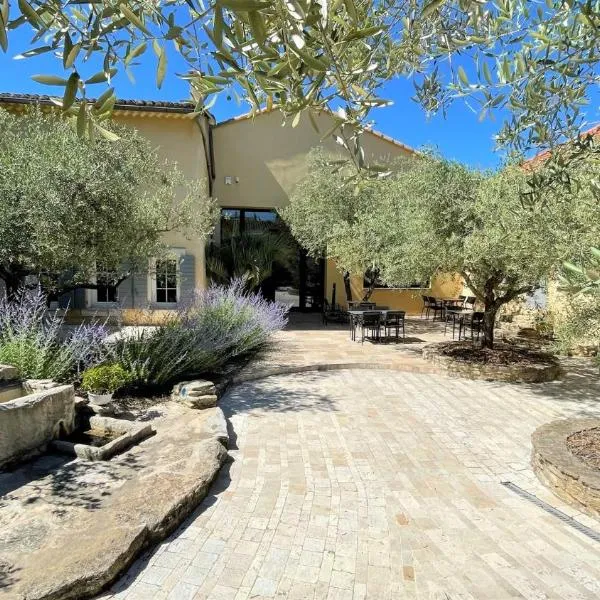 Clos Saint-Michel Resort & Spa, hotel in Malaucène