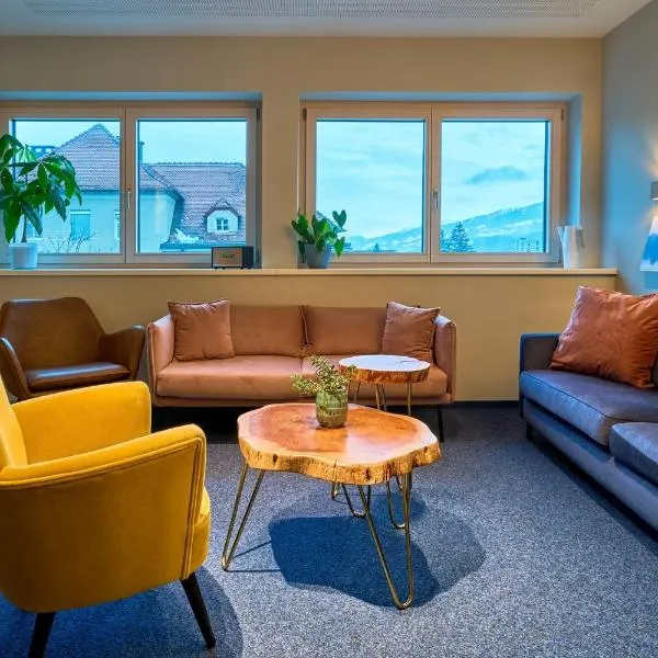 Charmante Wohnung für 2 Personen in Zentrumsnähe x Parkplatz x coworking-Arbeitsplätze im Haus，位于因斯布鲁克的酒店